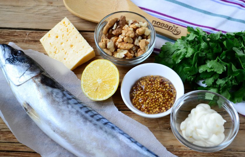 1. Этап. Запеченная скумбрия с орехово-сырной начинкой: Подготовьте все необходимые ингредиенты.