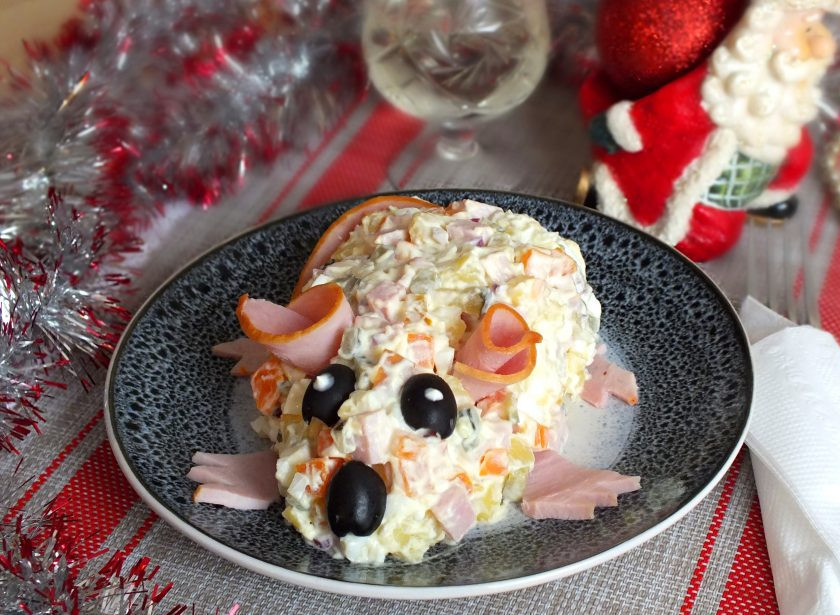 1. Этап. Салат на год Крысы: Перед подачей салат слегка охладите. Приятного аппетита и отличного праздника!