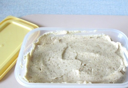 1. Этап. Сливочное масло с сардинами: Переложить в подходящую посуду. И поставить в холодильник.