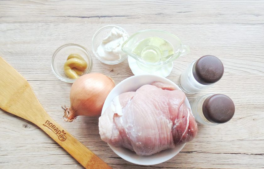 1. Этап. Свинина в горчичном соусе на сковороде: Подготовьте ингредиенты для приготовления свинины в горчичном соусе.