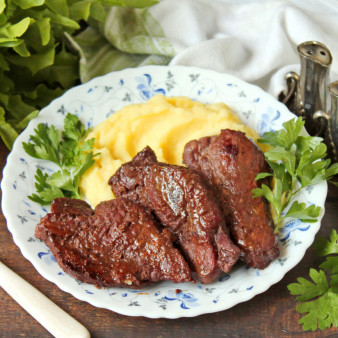 Свинина маринованная в красном вине с кориандром