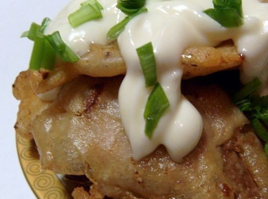 1. Этап. Печень в пиве: Готовую печень украшаем зеленью и подаем с любым гарниром на выше усмотрение. Печень получается невероятно вкусной, как горячая, так и холодная.