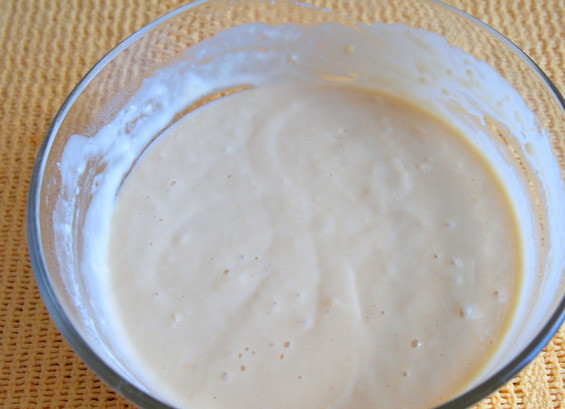 1. Этап. Оладушки на йогурте: 4. Осталось только взбить еще раз тесто хорошенько, чтобы не образовались комочки. Вот и все, основа готова.