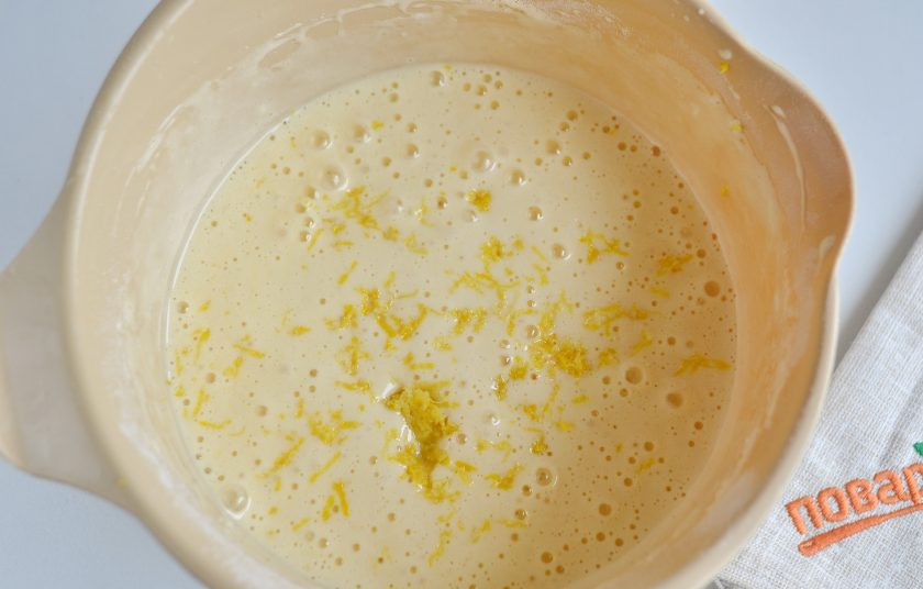 1. Этап. Лимонные пирожные Сансы Старк: 6. Добавьте цедру одного большого лимона. Перемешайте. Тесто готово. Включите духовку на 180 градусов.