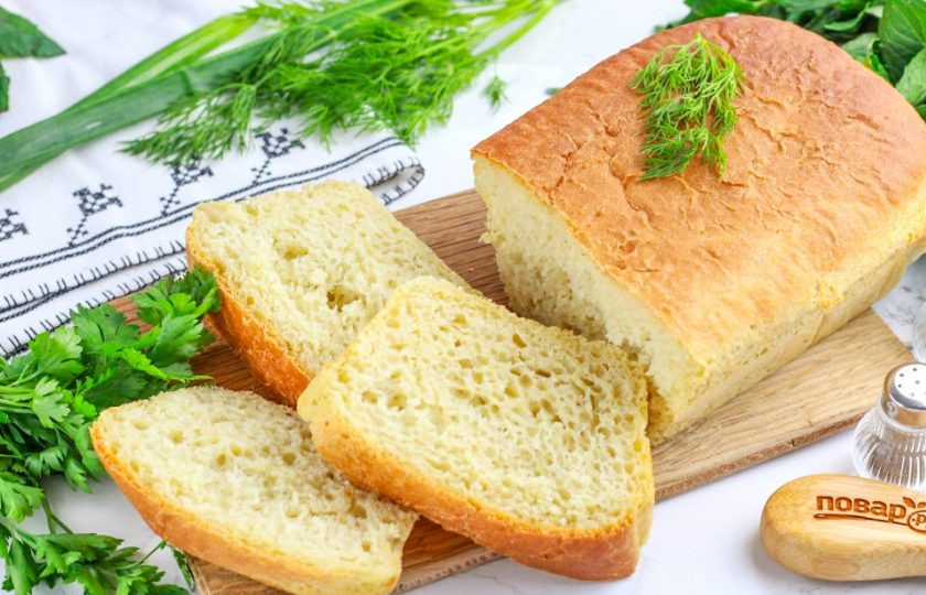 1. Этап. Хлеб в духовке: Нарежьте хлеб ломтиками и подайте к столу с различными закусками, паштетами. Приятного вам аппетита!