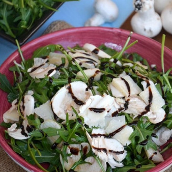 Салат с сырыми шампиньонами