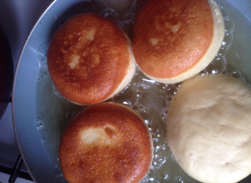 1. Этап. Пончики воздушные: Жарим