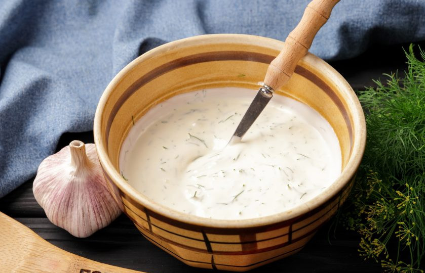 1. Этап. Соус Нежный: Хорошо всё перемешайте. Соус готов.