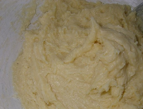 1. Этап. Творожный пирог с бананами: И вымешиваем однородное тесто.