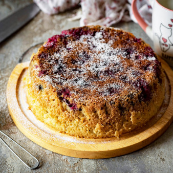 Манник с вишней в мультиварке