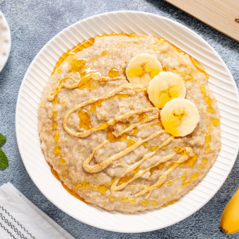 Овсянка с бананом и арахисовой пастой