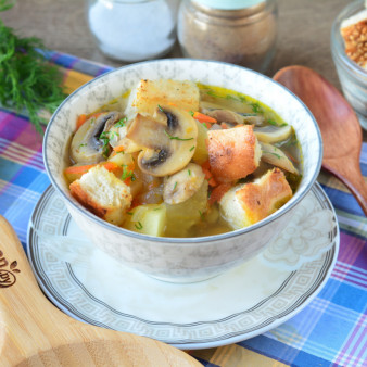 Грибной суп с сухариками