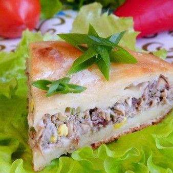 Заливной пирог с рыбой и яйцами