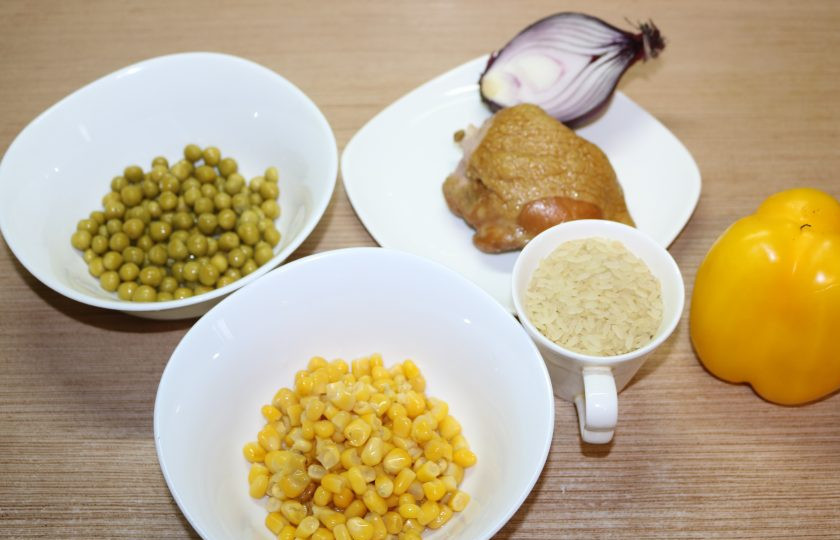 1. Этап. Рисовый салат на Новый год Свиньи: Подготовьте ингредиенты.