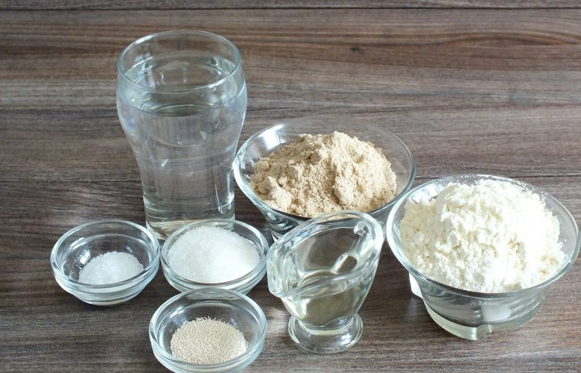 1. Этап. Амарантовый хлеб в хлебопечке: Подготовьте необходимые ингредиенты.