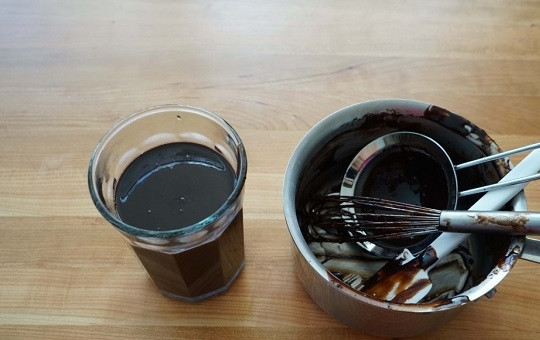 1. Этап. Глазурь из шоколада: 6. Вот и все, глазурь готова! Если вы не собираетесь ее использовать сразу, то после вам нужно будет ее немного прогреть (примерно до 44 градусов).