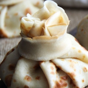 Блинные мешочки с начинкой из печени трески