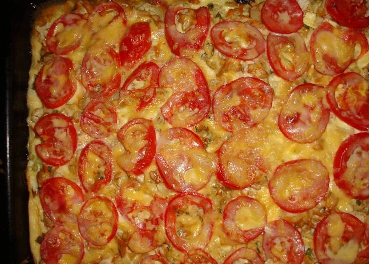 1. Этап. Цветная капуста с яйцом и помидорами: В миске взбиваем яйца с молоком и заливаем этой смесью содержимое противня. Ставим его в разогретую до 180 градусов духовку и запекаем в течение 20 минут. Затем открываем духовку, посыпаем блюдо тертым сыром и оставляем еще на 5 минут. Наш ужин готов, приятного всем аппетита!