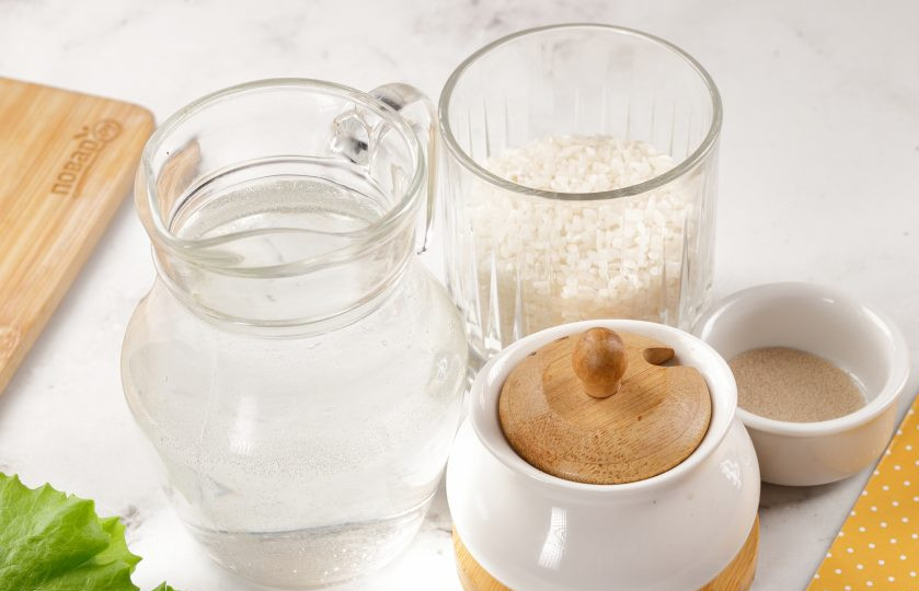 1. Этап. Рисовый уксус в домашних условиях: Подготовьте все ингредиенты. Рис берите круглозёрный.