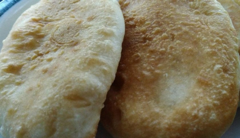 1. Этап. Жареные пирожки (простой рецепт на сыворотке): 9. В горячем виде пирожки просто восхитительные. Но даже в холодном они не теряют своей мягкости.