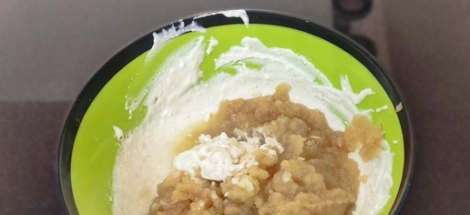 1. Этап. ПП Творожно-яблочные оладьи: Яблоки пюрировать блендером и вмешать в общую массу.