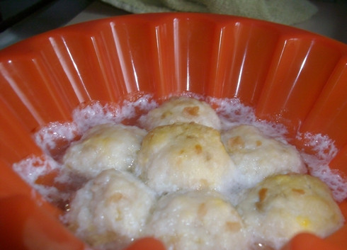 1. Этап. Рыбные тефтели для ребенка: Перекладываем тефтели в форму для запекания, доливаем до половины воду. Готовим в духовке 25-30 минут. Приятного аппетита!