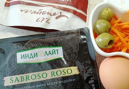 1. Этап. Острые рулетики из сыровяленой индейки: Подготовить ингредиенты для закуски.