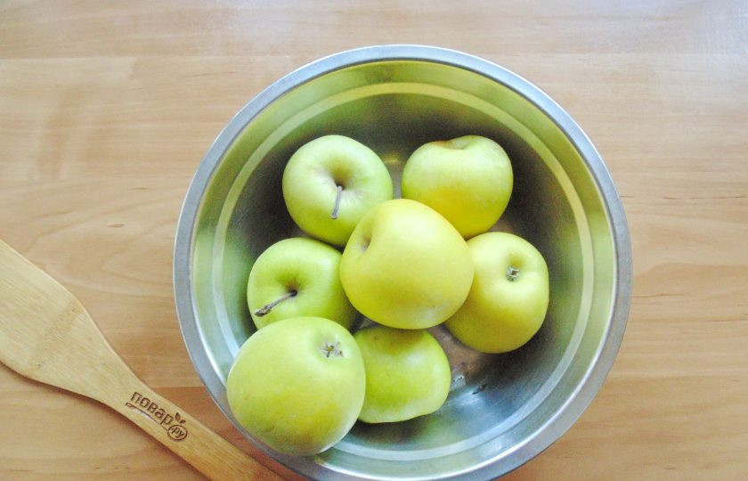 1. Этап. Повидло из Антоновки на зиму: Яблоки хорошо вымойте.