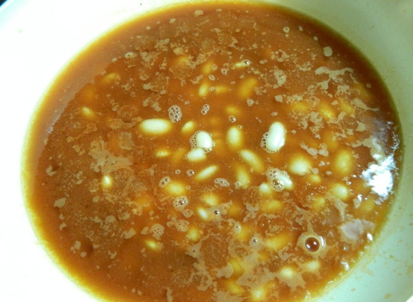 1. Этап. Лобио с орехами: Добавляем туда фасоль.