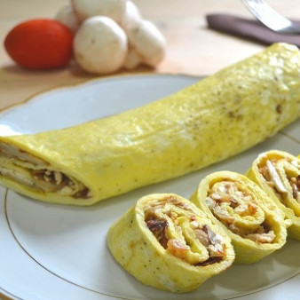 Яичный рулет с грибами