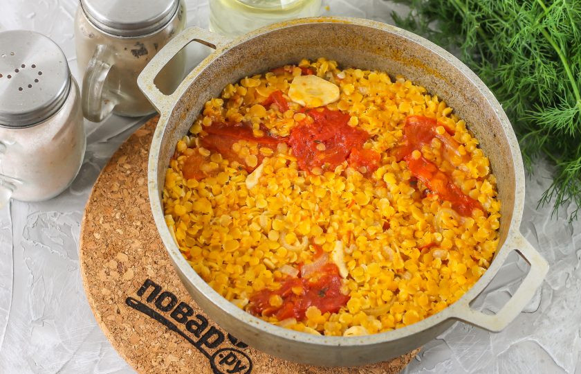 1. Этап. Чечевица с вялеными помидорами: Выключите нагрев и дайте блюду пропариться под крышкой еще 5 минут.