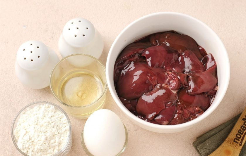 1. Этап. Оладьи из куриной печени: Подготовьте все ингредиенты.