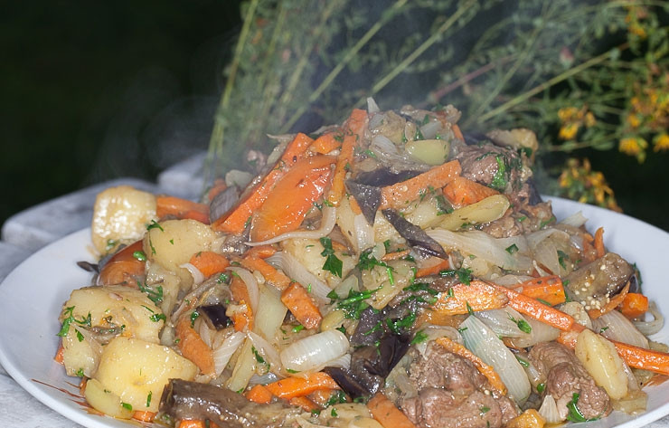 1. Этап. Баклажаны в казане на костре: В конце добавьте специи, соль, перец и зелень. Приятного аппетита!