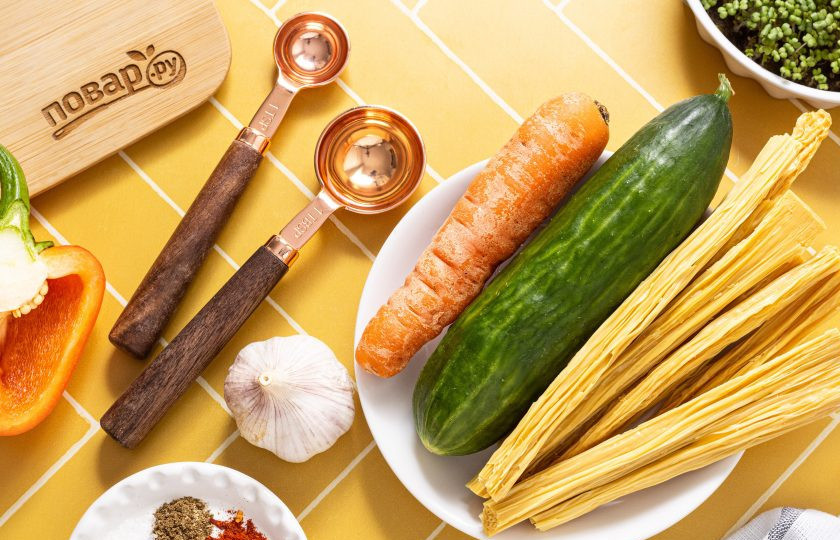 1. Этап. Соевая спаржа с овощами: Подготовьте все ингредиенты.