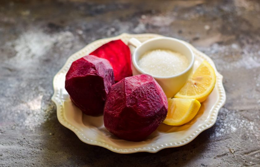 1. Этап. Варенье из свеклы: Подготовьте ингредиенты.