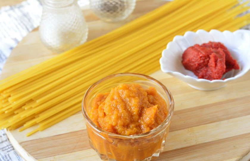 1. Этап. Паста с кабачковой икрой: Подготовьте ингредиенты.