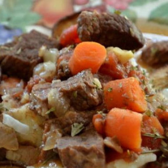 Говядина кусочками на сковороде