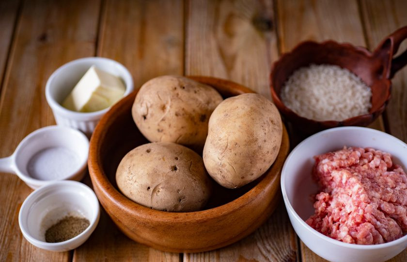 1. Этап. Картофель, фаршированный с рисом: Перед началом приготовления соберите все ингредиенты по списку.