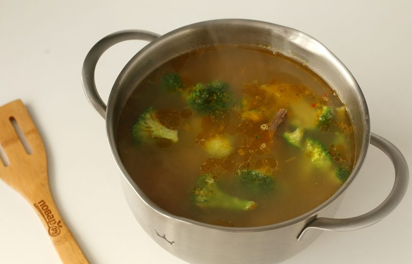 1. Этап. Овощной суп с говядиной: Суп с говядиной и брокколи готов.