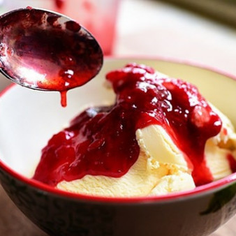 Клубничный соус для десертов