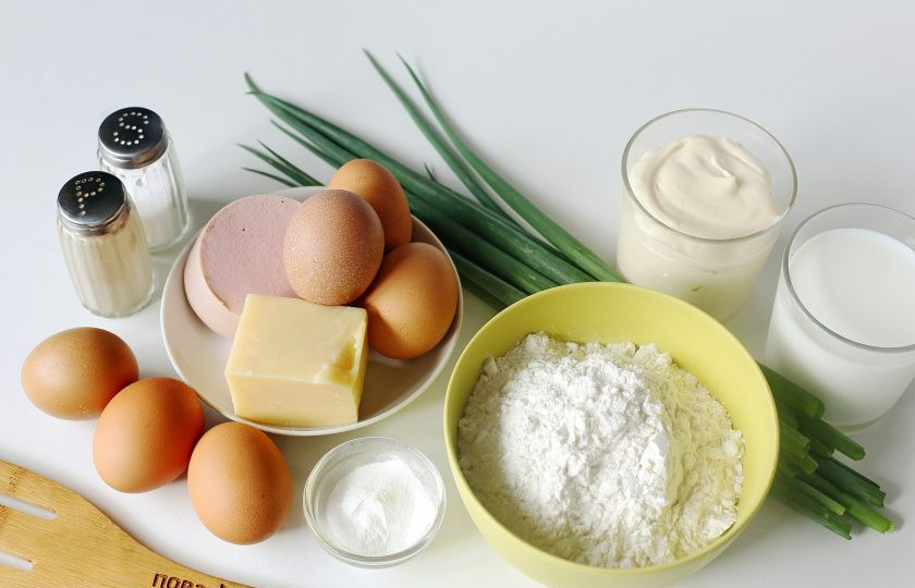 1. Этап. Пирог на майонезе в мультиварке: Подготовьте все ингредиенты.