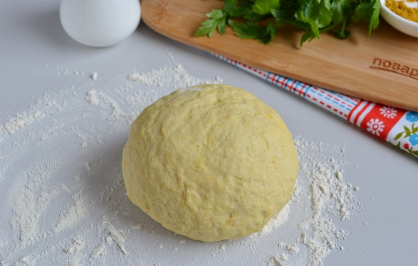 1. Этап. Алу патры: Замесите тесто. Заверните его в пакет и оставьте на 30 минут 