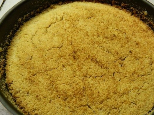 1. Этап. Пирог с яблочным джемом: 10. Вот и весь необыкновенно простой вариант, как сделать пирог с яблочным джемом. Когда верх станет румяным, форму можно доставать.