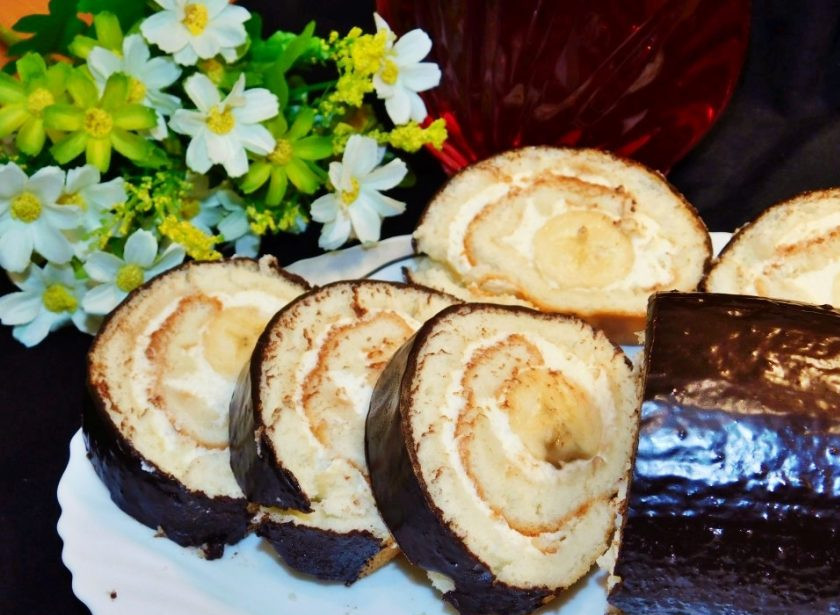 1. Этап. Бисквитный рулет с бананом: Приятного чаепития!