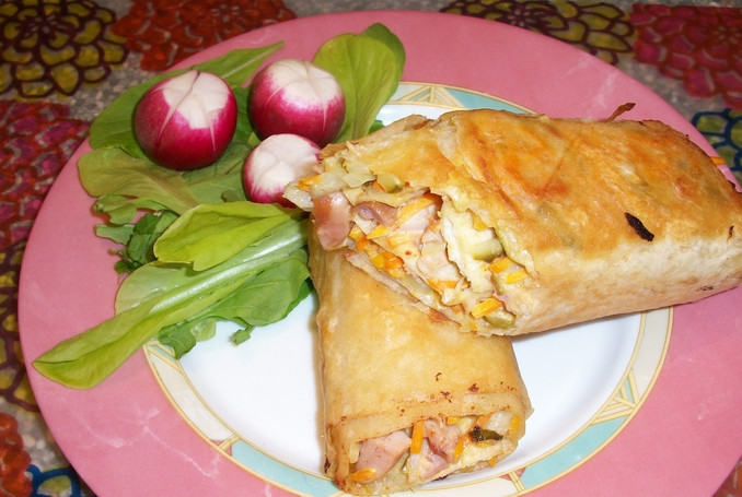 1. Этап. Лаваш с корейской морковкой и огурцом: Приятного аппетита!