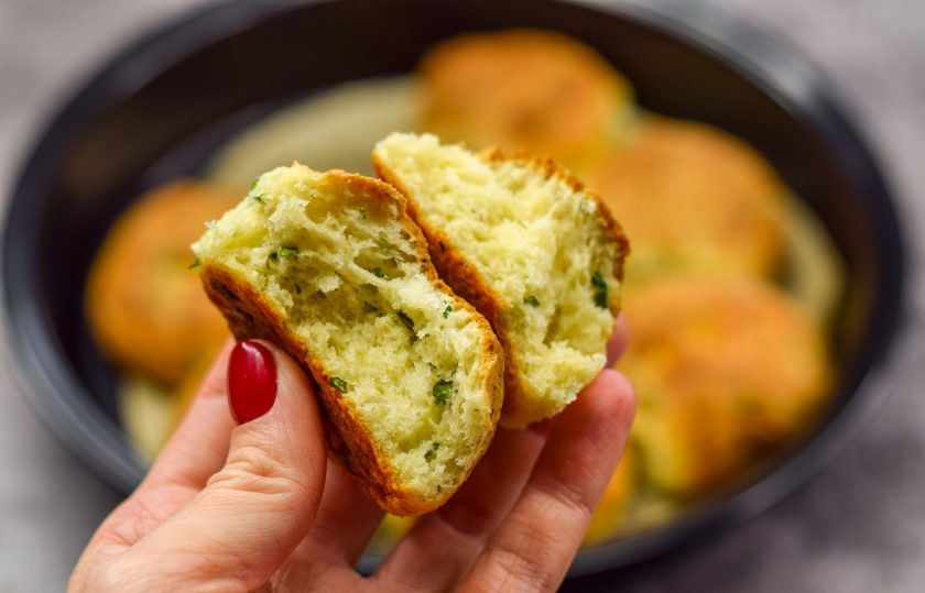 1. Этап. Творожные булочки с зеленью: Творожные булочки с зеленью готовы.