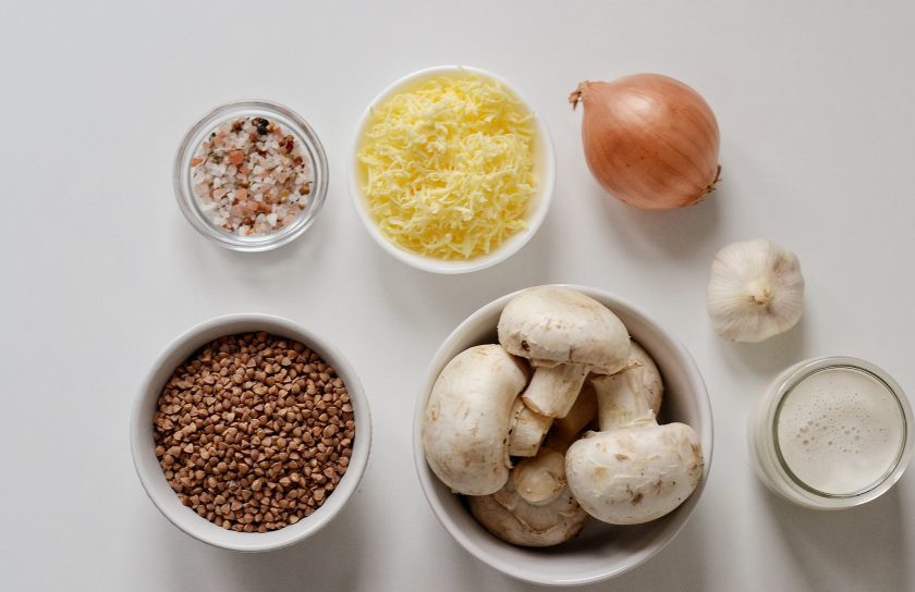 1. Этап. Гречотто с грибами: Подготовьте все ингредиенты.