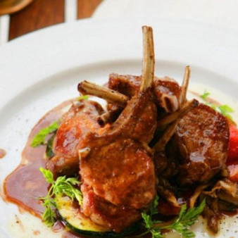 Каре ягненка на сковороде