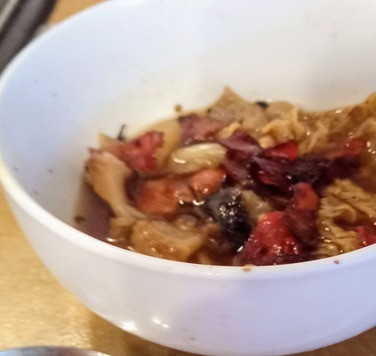 1. Этап. Суп из копчёной капусты и чоризо: Разложить по тарелкам. Посыпать жаренным чоризо. Приятного аппетита!