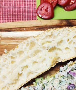 1. Этап. Багет-сэндвич: Затем толстым слоем выкладываем наш салат.